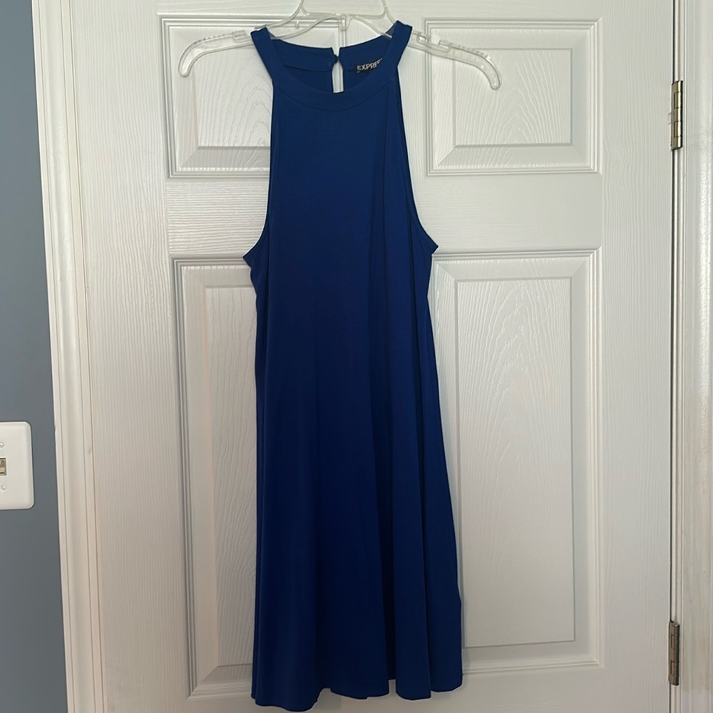 Women’s cotton dress with small keyhole in back